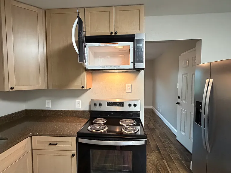 901 E East St #A — Photo 11