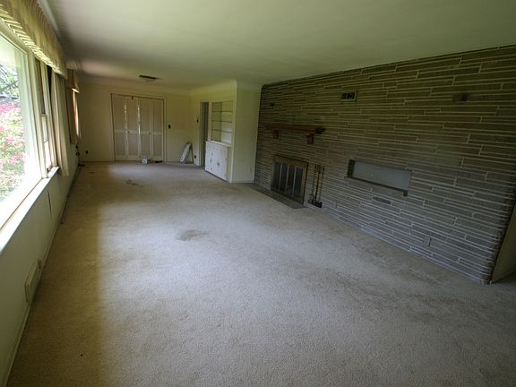 Upper living Area. Carpets will be professionally cleaned /