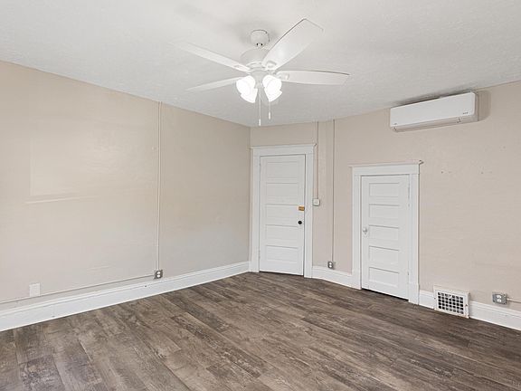 3rd image of 117 S 38th St #3