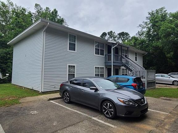 2nd image of 2543 Chateau Ln