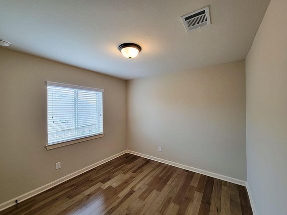 5th image of 100 Castlegate Ln
