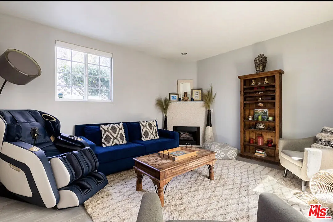 2 bed, 2.0 bath, 1359 sqft, $6,295 — Photo 3