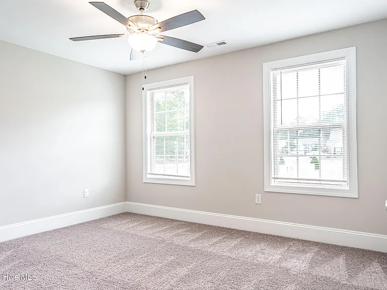 315 Mashie Ct — Photo 40