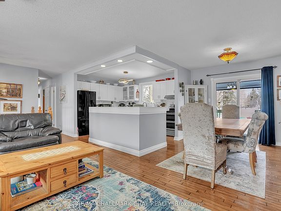 5th image of 8 Saint Patricks Dr