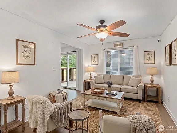 4th image of 2058 NE Green Glen Lane