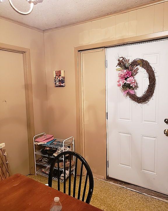 1st image of 107 Hillcrest Cir