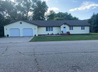 821 N 1st St, Warren, MN 56762
