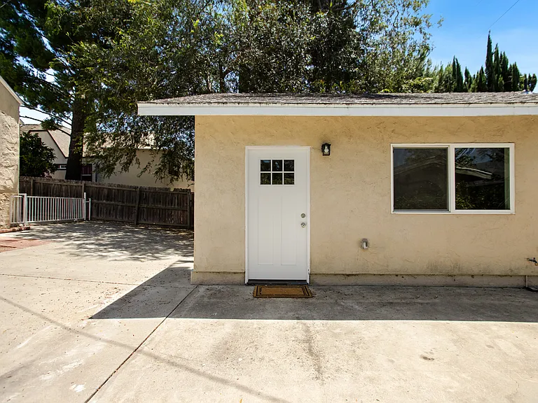 3122 Altura Ave — Photo 9