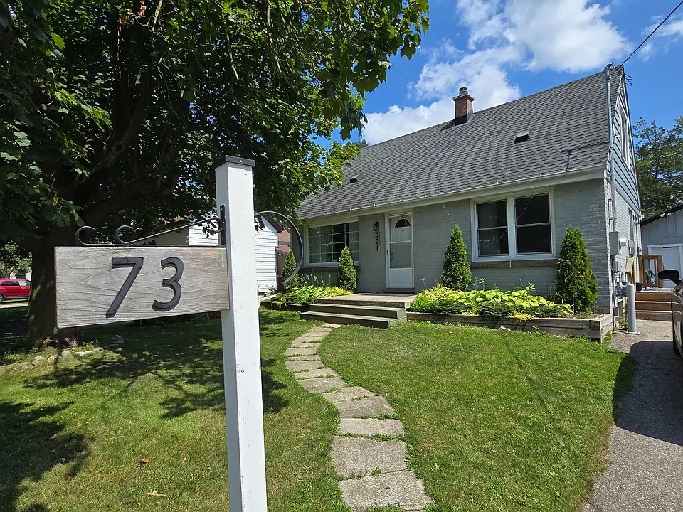 73 Bee St