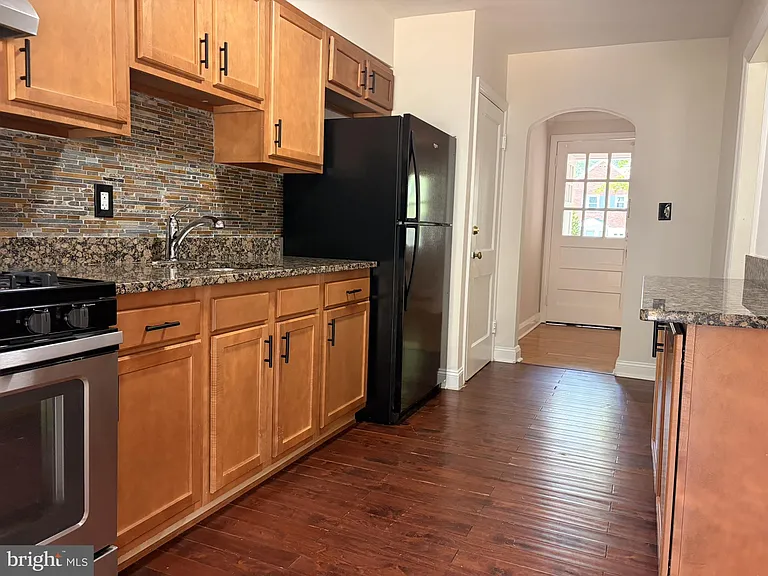 909 E Lake Ave #1 — Photo 28