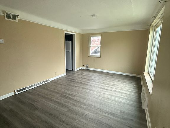 5th image of 20870 Crystal Ave