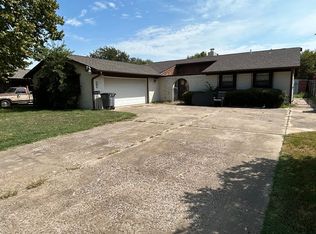 2305 NW Ivanhoe Pl, Lawton, OK 73505