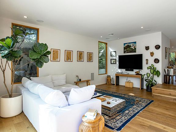 5th image of 528 San Juan Ave