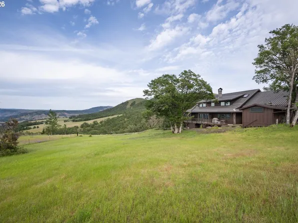 1945 Cynthia Way, Mosier, OR 97040