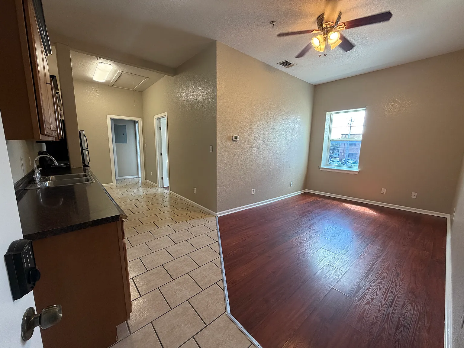 2 bed, 750 sqft, $1,295 — Photo 1