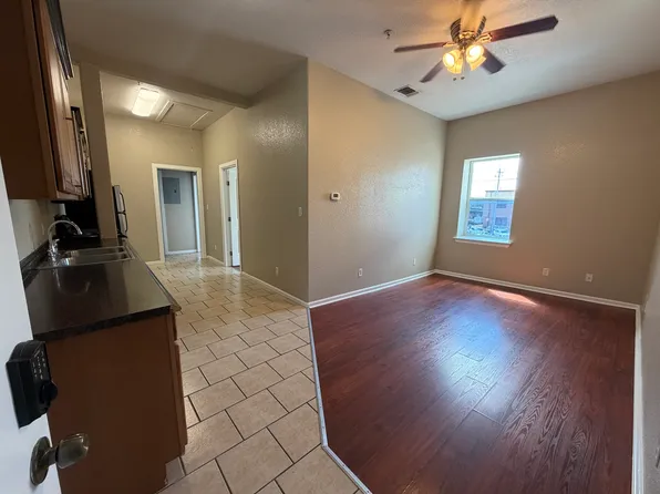 211 E Court St, Seguin, TX