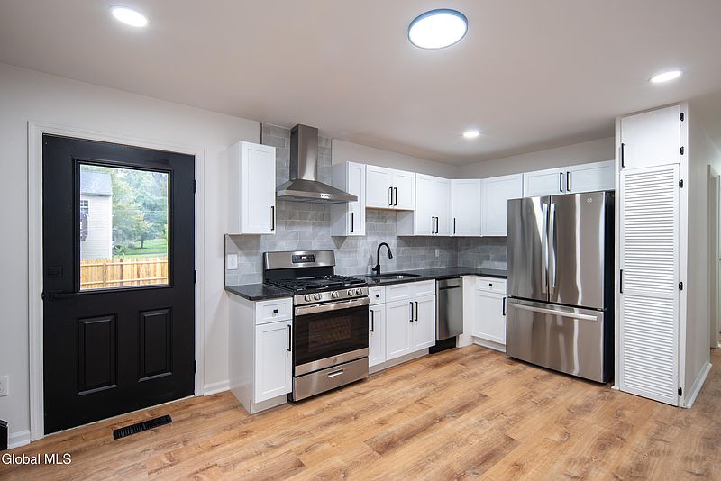 5th image of 58 Fisler Avenue