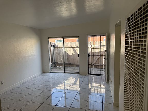 5th image of 264 Orlando St