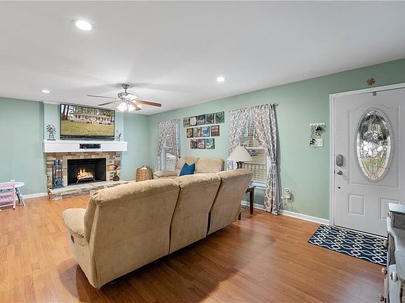 4th image of 7044 Claybird Ln