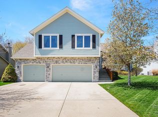 18420 S Ash St, Gardner, KS 66030