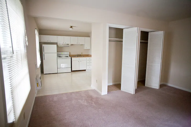 Live near UNC in a spacious upstairs studio, Water included — Photo 4