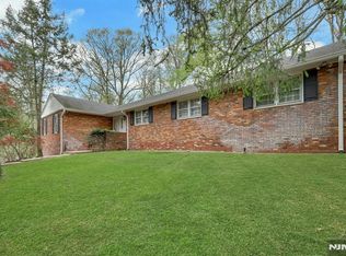 1138 High Mountain Rd, Franklin Lakes, NJ 07417