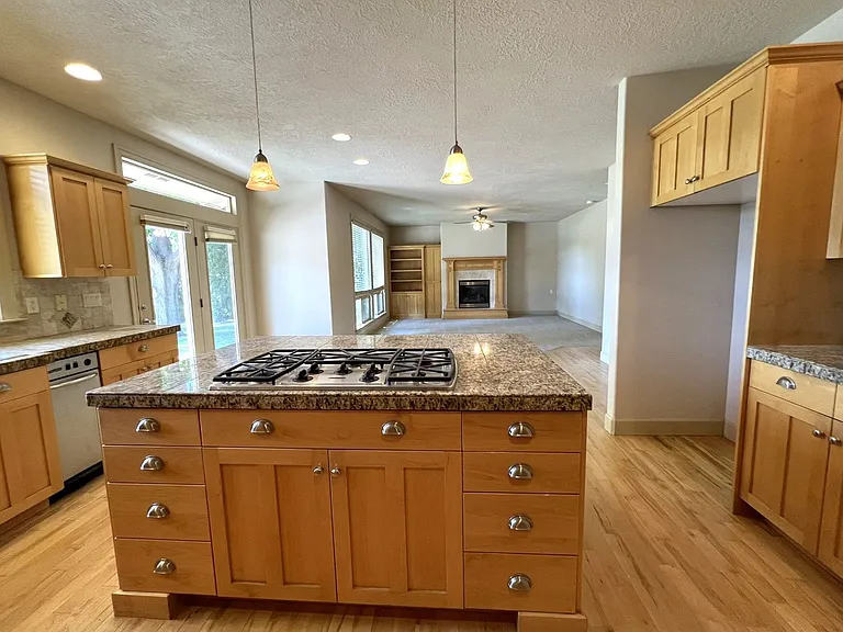 811 E Knoll Ct — Photo 13