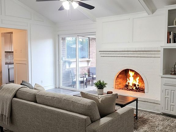 3rd image of 1509 Travis St