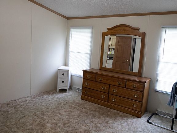 5th image of 235 Middle Dr