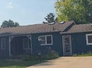 1890 W 3rd St, Dubuque, IA 52001