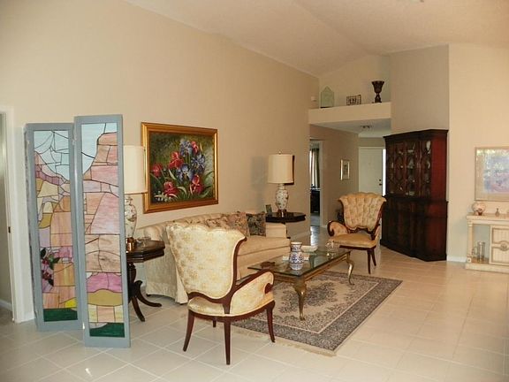 4th image of 6120 Bluegrass Dr