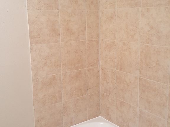 Tile Shower/Tub