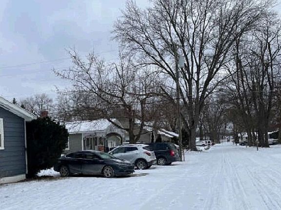 Exterior Neighborhood (street photo)