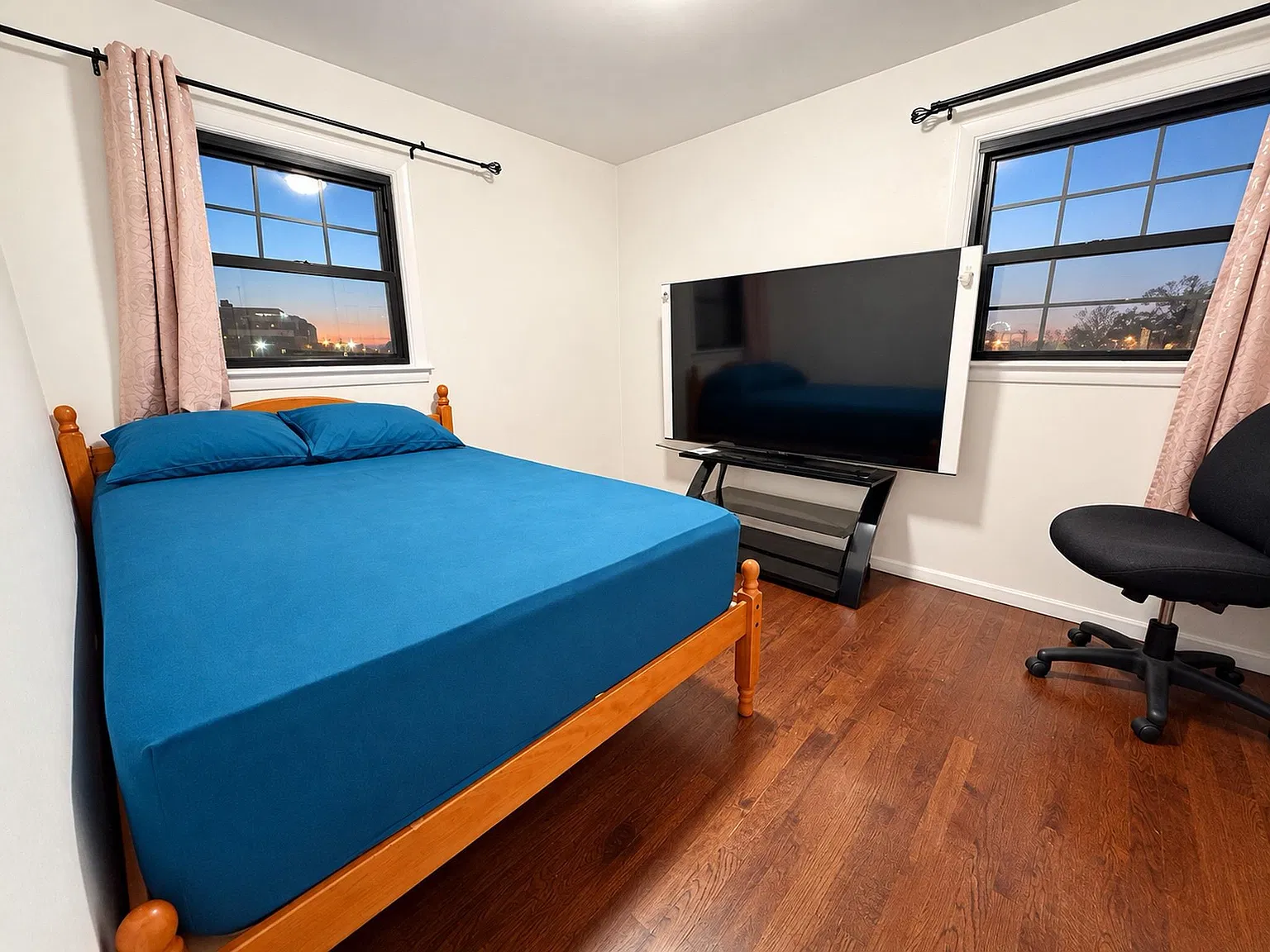 3 bed, 1.0 bath, 900 sqft, $3,300 — Photo 4