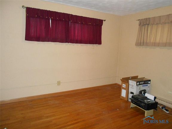 5th image of 141 Washington St