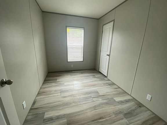 4th image of 21456 Esquire Ct #327