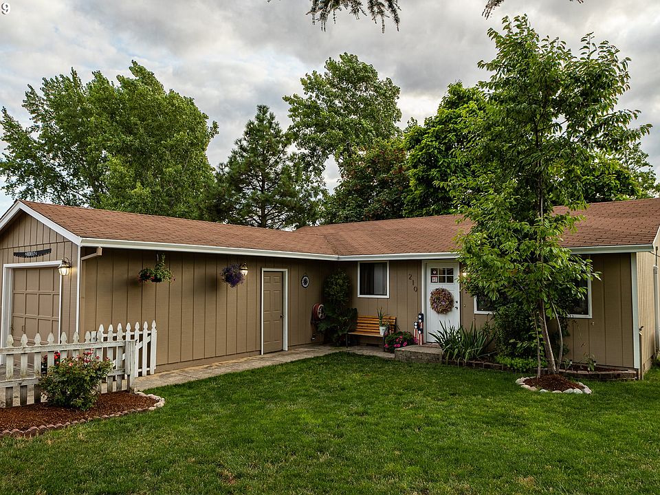 1st image of 210 Ryland Dr