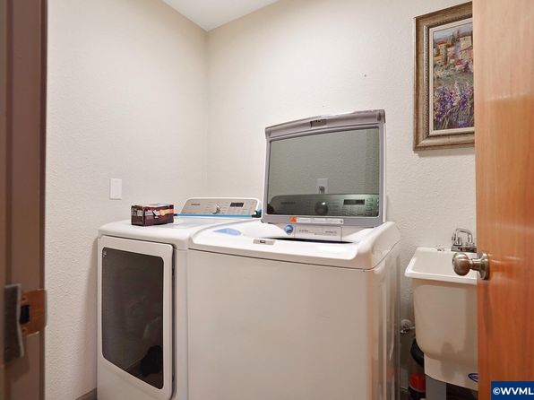 salem-oregon-2052853867 picture