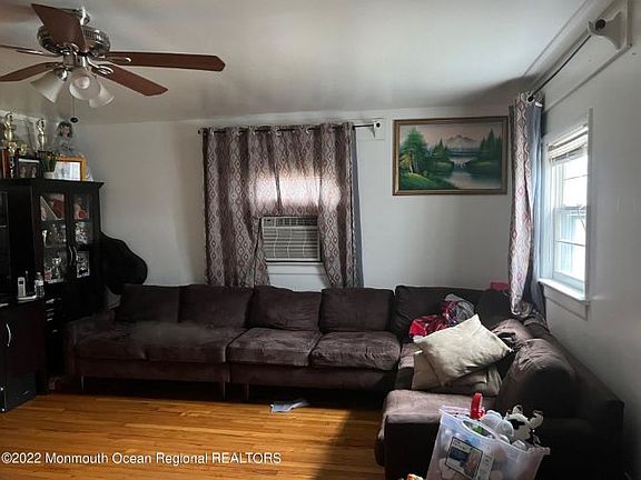3rd image of 1820 Stratford Ave
