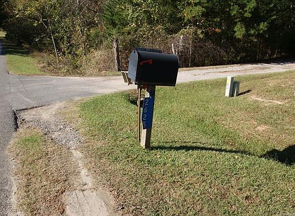 3rd image of 2625 Pleasant Rd
