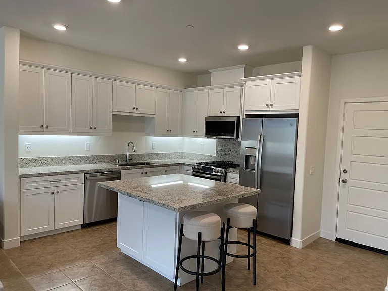 25 Bedford Ct — Photo 2
