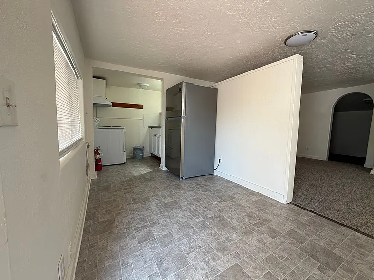 653 SE Parrott St — Photo 3