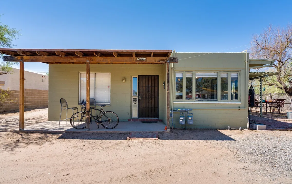 2 bed, 1050 sqft, $1,200 — Photo 1