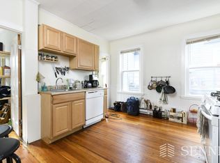 1 Hampshire Ct #F2, Cambridge, MA 02139
