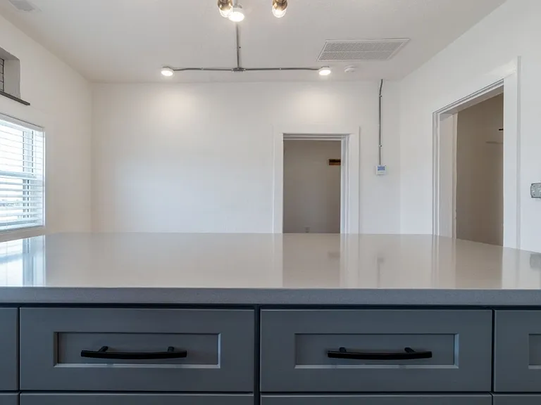 305 Main St — Photo 16
