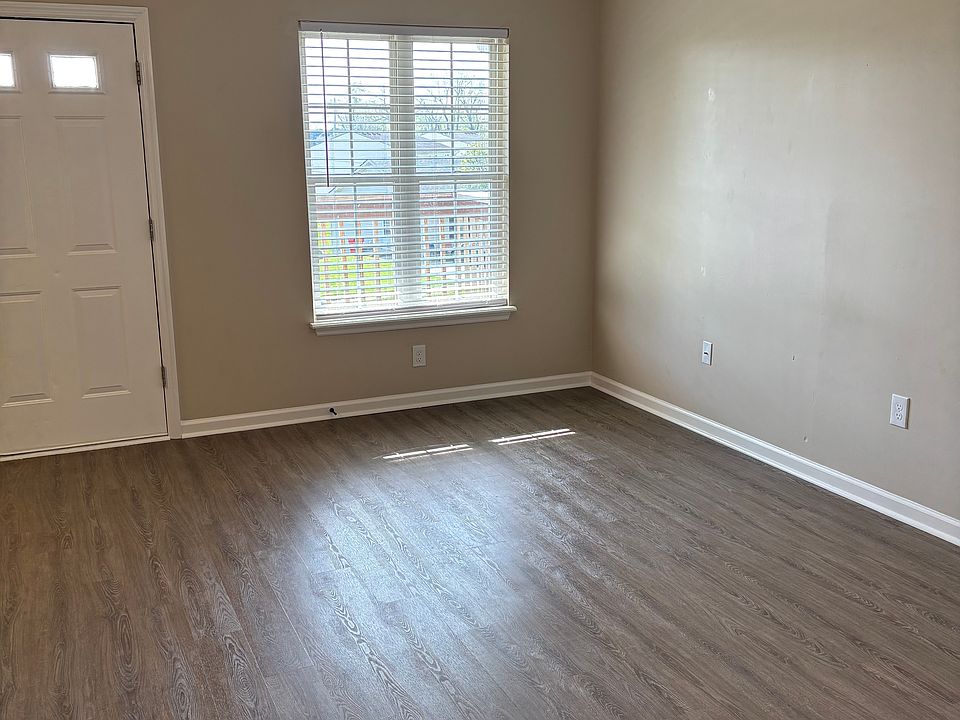 1st image of 216 Grinder Ct
