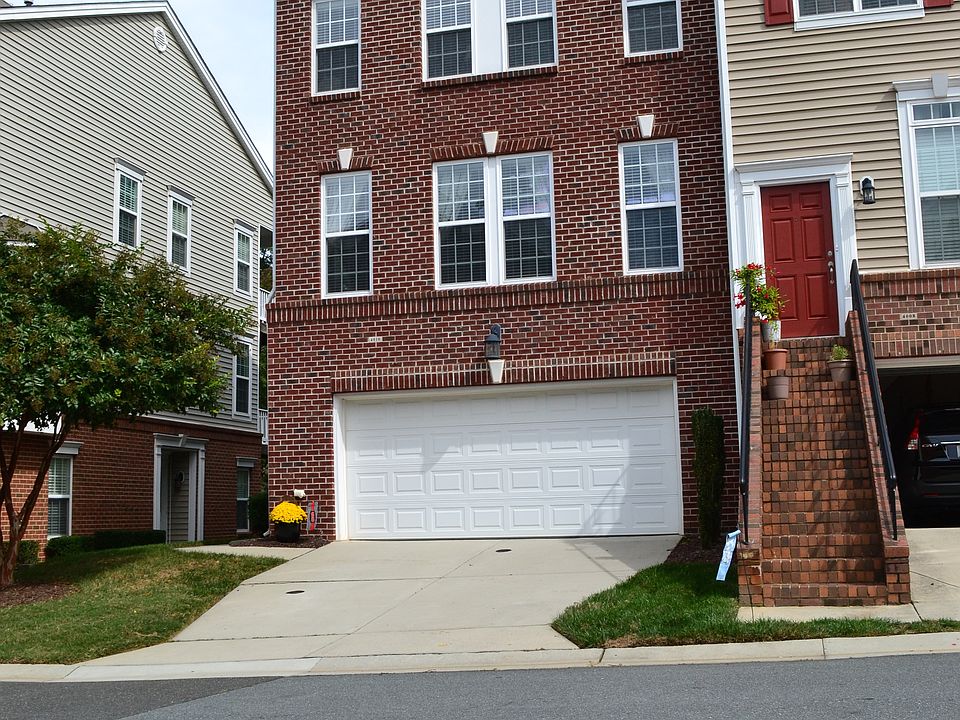 Highly desirable end unit!