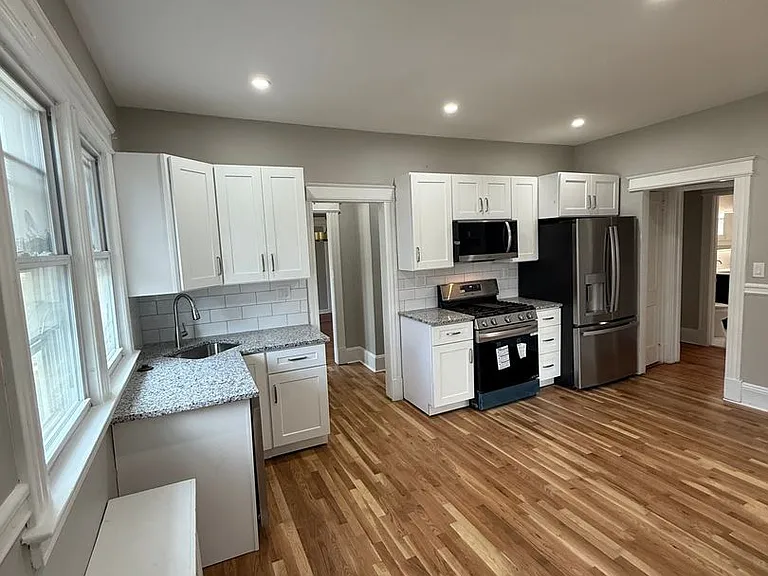 45-47 Maplewood Ave — Photo 20