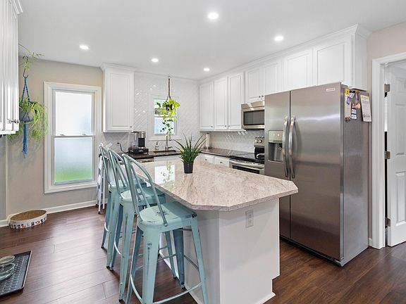3rd image of 84 N Columbus St