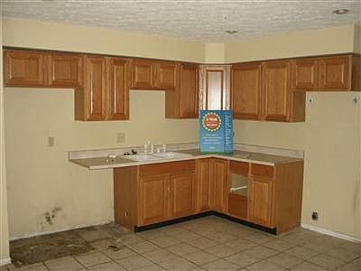 3rd image of 162 Bradley Dr
